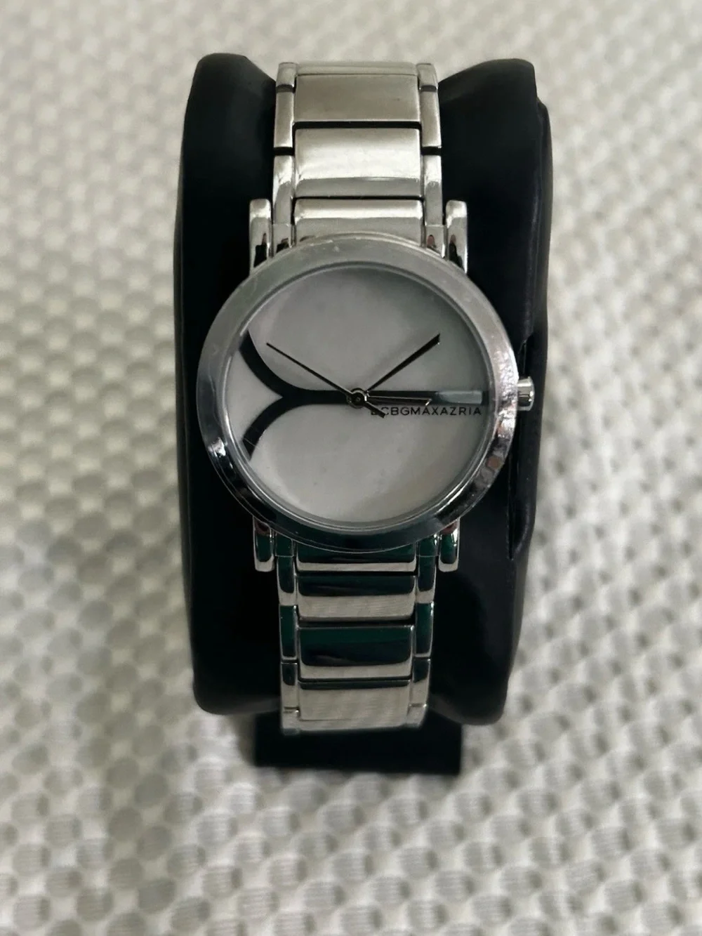 BCBGMAXAZRIA Women's Minimalist Silver Stainless Steel Bracelet Watch BG8210 New